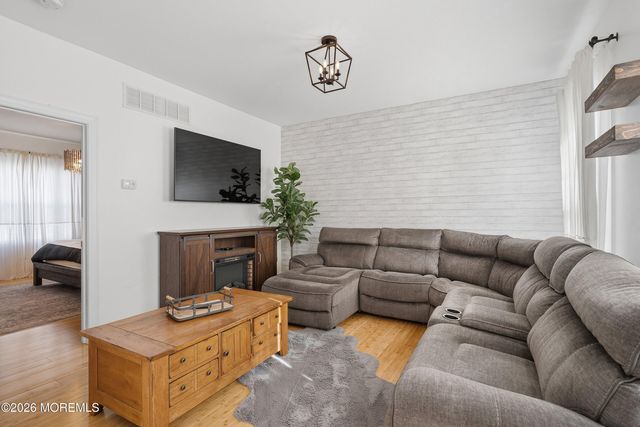 809 5th Avenue, Toms River, NJ 08757