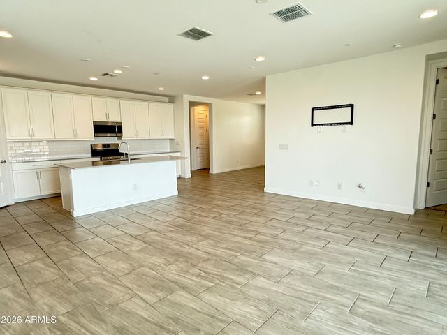 1636 W Estes Way, Phoenix, AZ 85041