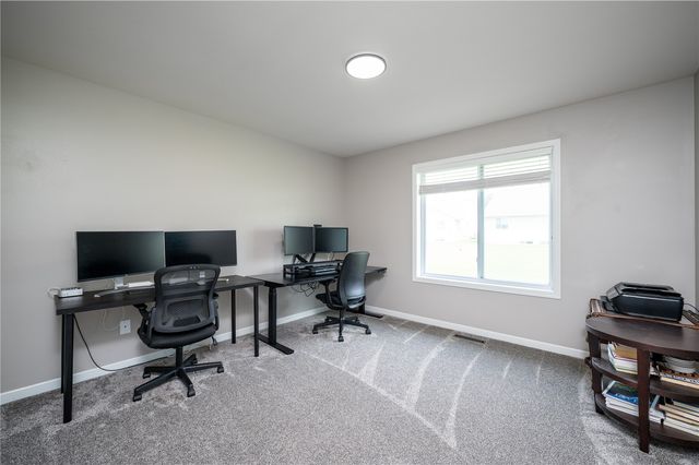 834 Crescent View Drive NE, Cedar Rapids, IA 52402