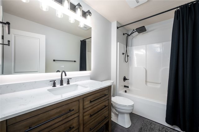 834 Crescent View Drive NE, Cedar Rapids, IA 52402