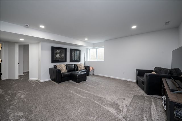 834 Crescent View Drive NE, Cedar Rapids, IA 52402