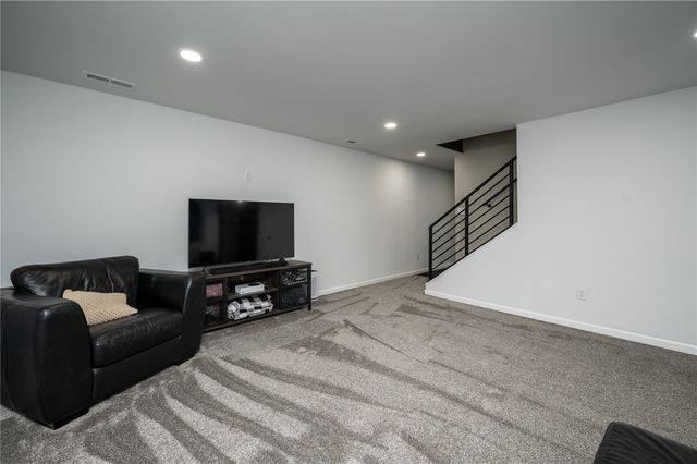834 Crescent View Drive NE, Cedar Rapids, IA 52402