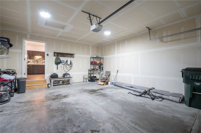 834 Crescent View Drive NE, Cedar Rapids, IA 52402