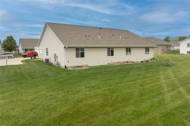 834 Crescent View Drive NE, Cedar Rapids, IA 52402