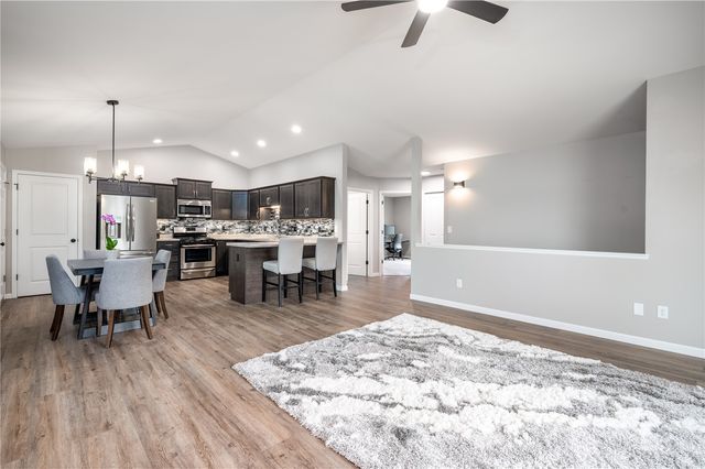 834 Crescent View Drive NE, Cedar Rapids, IA 52402