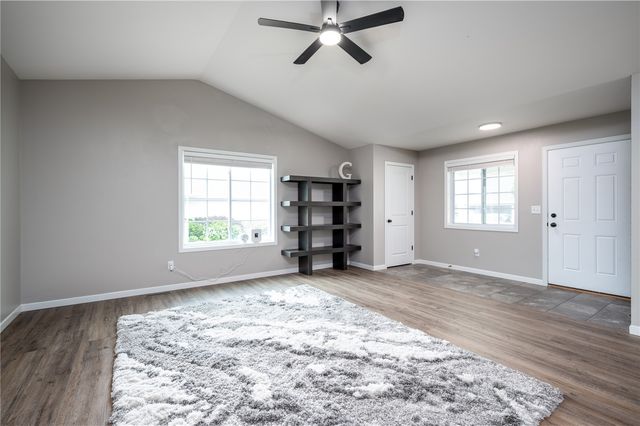 834 Crescent View Drive NE, Cedar Rapids, IA 52402