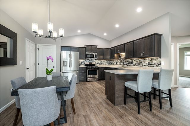 834 Crescent View Drive NE, Cedar Rapids, IA 52402