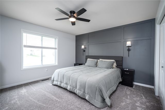 834 Crescent View Drive NE, Cedar Rapids, IA 52402