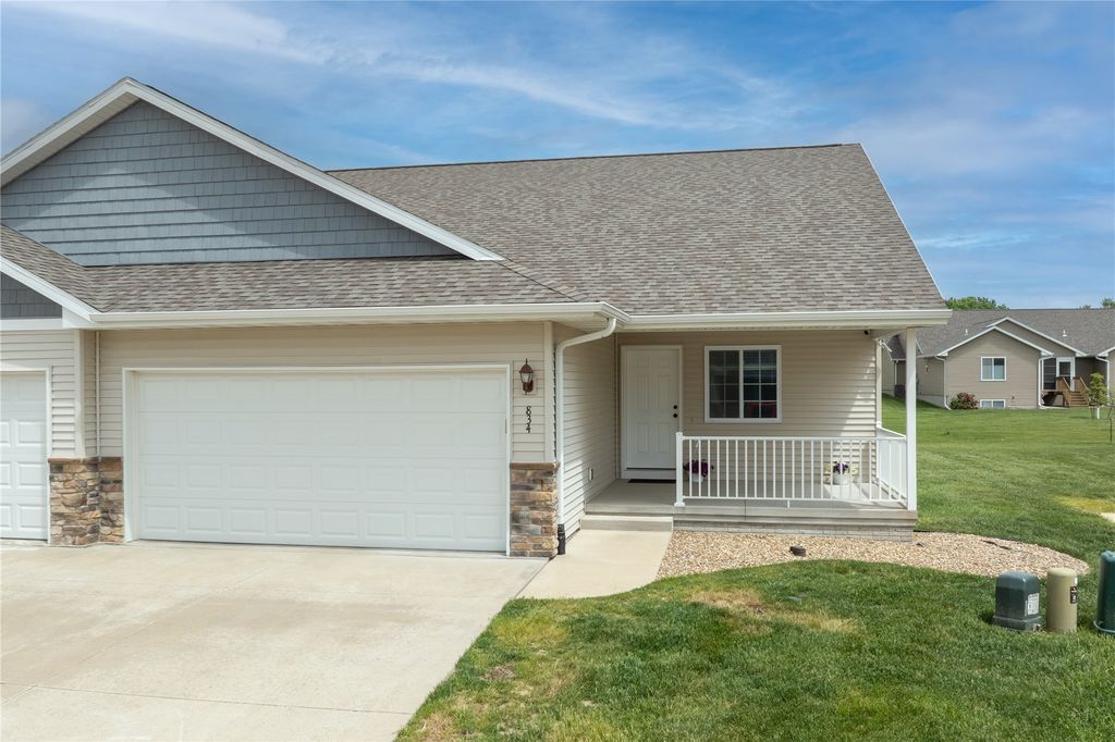 834 Crescent View Drive NE, Cedar Rapids, IA 52402
