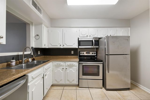 5204 Arboles Drive L, Houston, TX 77035