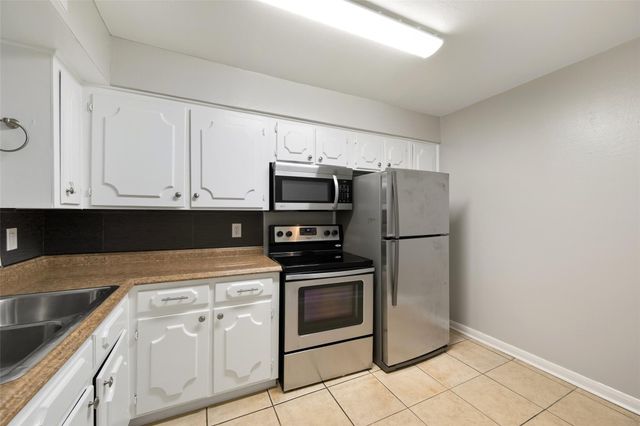 5204 Arboles Drive L, Houston, TX 77035