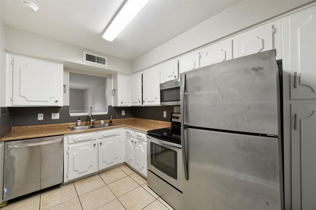 5204 Arboles Drive L, Houston, TX 77035