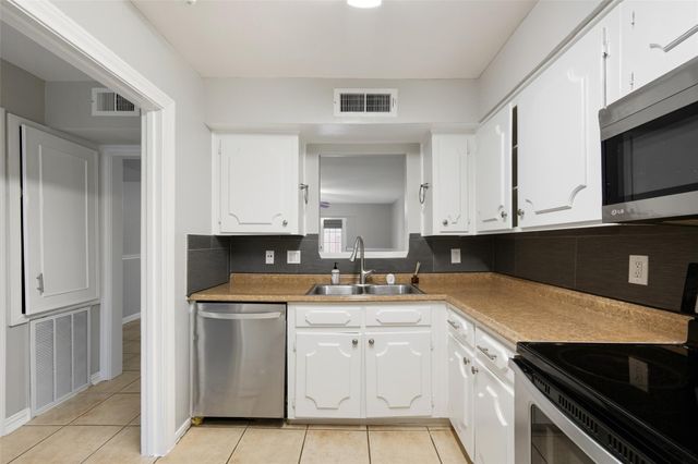 5204 Arboles Drive L, Houston, TX 77035