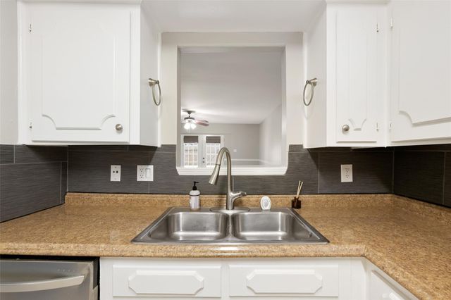 5204 Arboles Drive L, Houston, TX 77035