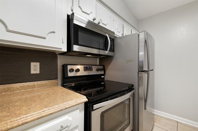 5204 Arboles Drive L, Houston, TX 77035