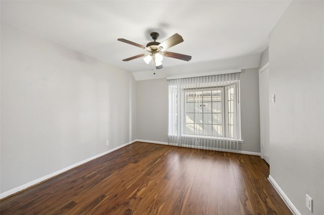 5204 Arboles Drive L, Houston, TX 77035