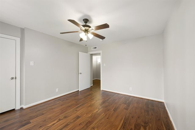 5204 Arboles Drive L, Houston, TX 77035