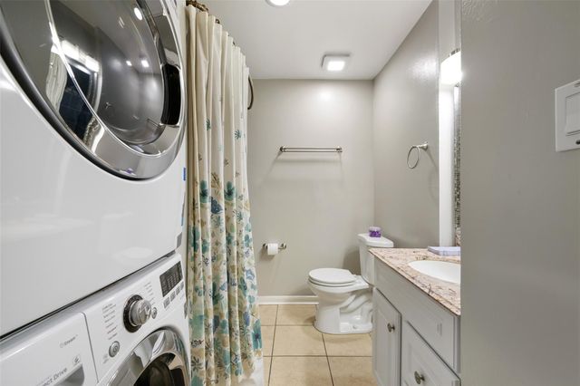 5204 Arboles Drive L, Houston, TX 77035