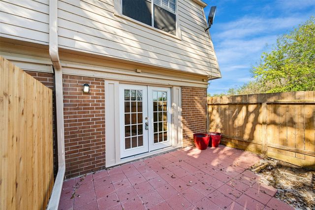 5204 Arboles Drive L, Houston, TX 77035