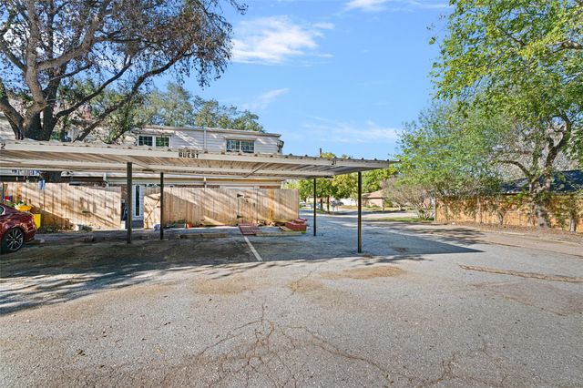 5204 Arboles Drive L, Houston, TX 77035