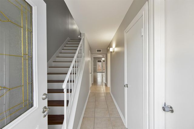 5204 Arboles Drive L, Houston, TX 77035