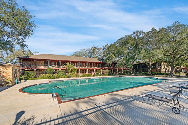 5204 Arboles Drive L, Houston, TX 77035