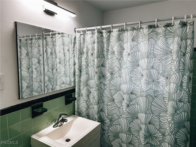 4360 Deleon ST, Fort Myers, FL 33901