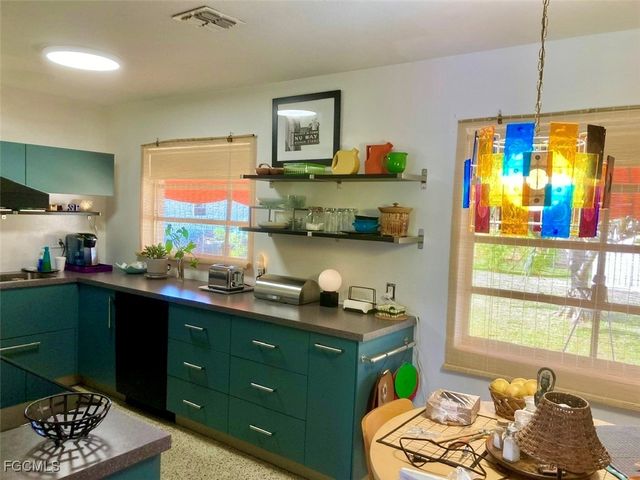 4360 Deleon ST, Fort Myers, FL 33901