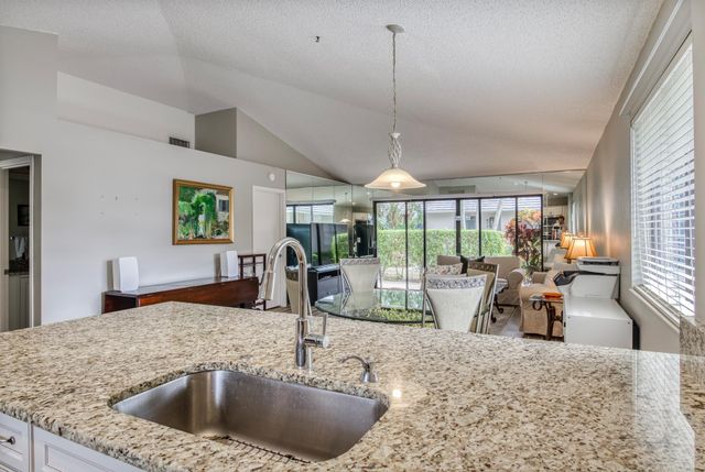 911 Club Drive, Palm Beach Gardens, FL 33418