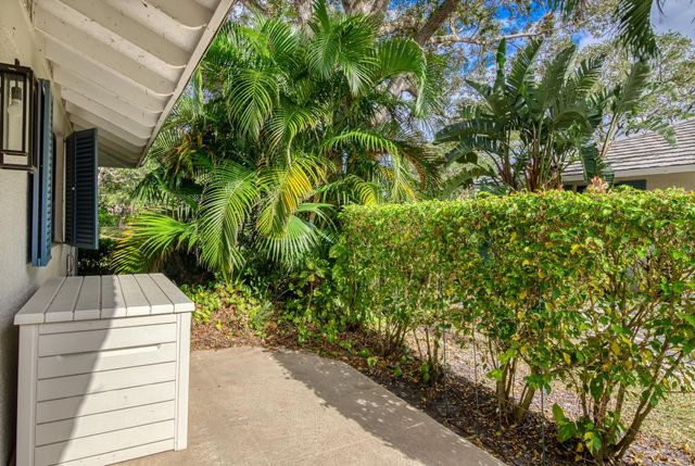 911 Club Drive, Palm Beach Gardens, FL 33418