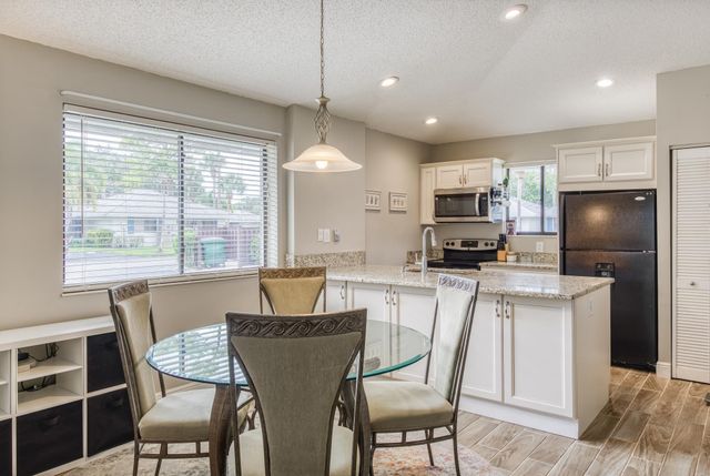 911 Club Drive, Palm Beach Gardens, FL 33418