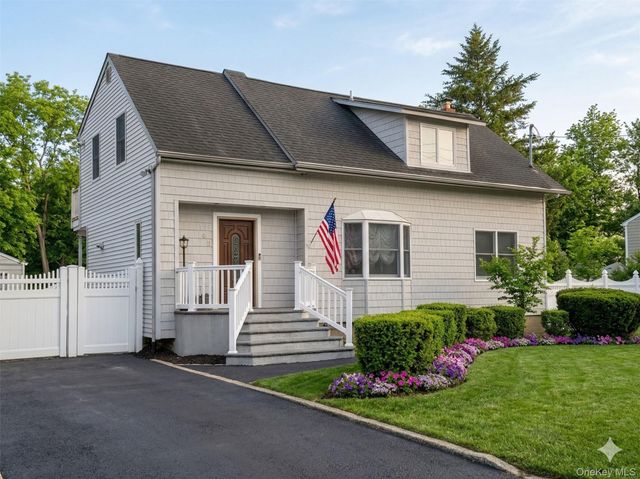 142 Jamaica Avenue, Medford, NY 11763