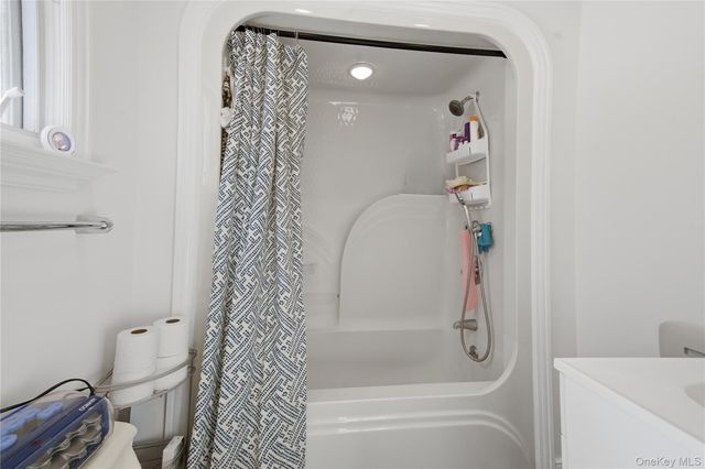 142 Jamaica Avenue, Medford, NY 11763