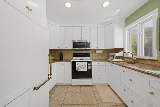 142 Jamaica Avenue, Medford, NY 11763