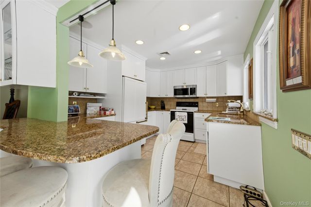 142 Jamaica Avenue, Medford, NY 11763