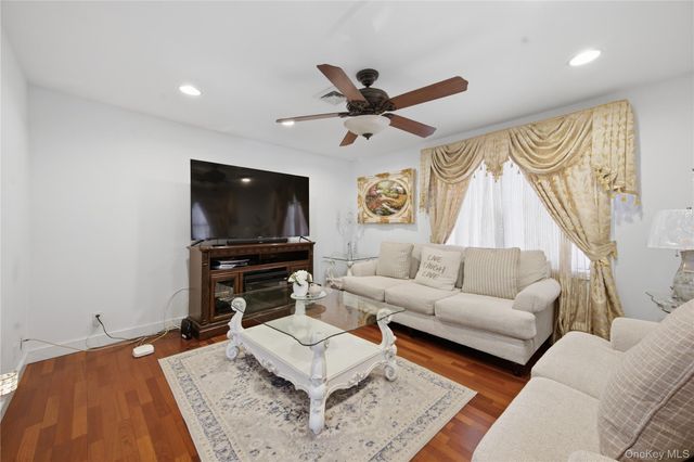 142 Jamaica Avenue, Medford, NY 11763