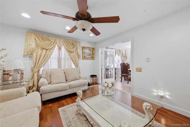 142 Jamaica Avenue, Medford, NY 11763