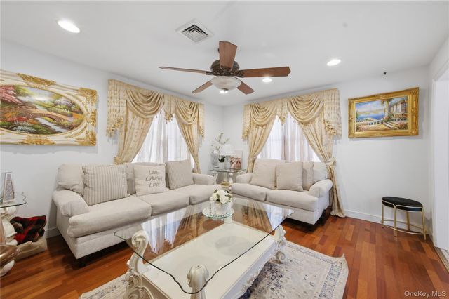 142 Jamaica Avenue, Medford, NY 11763