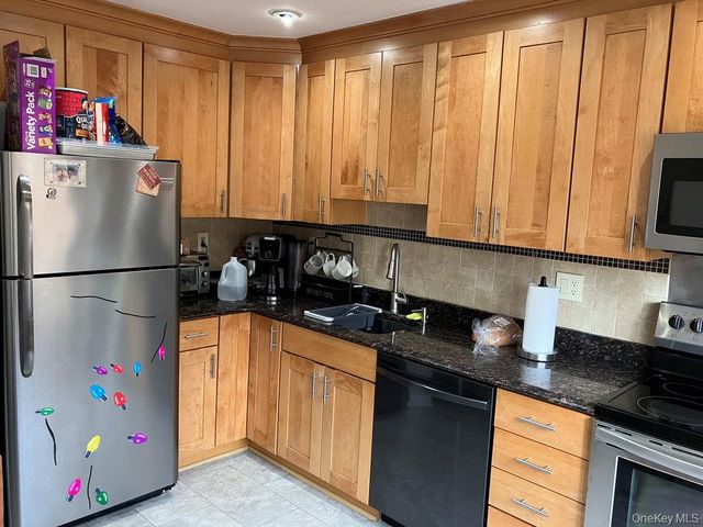 1404 Pondcrest Lane, White Plains, NY 10607