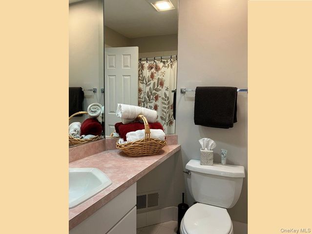 1404 Pondcrest Lane, White Plains, NY 10607