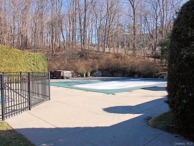 1404 Pondcrest Lane, White Plains, NY 10607