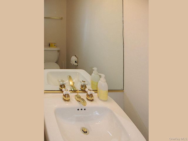 1404 Pondcrest Lane, White Plains, NY 10607