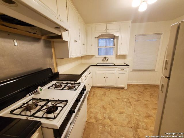 2607 W CRAIG PL, San Antonio, TX 78228
