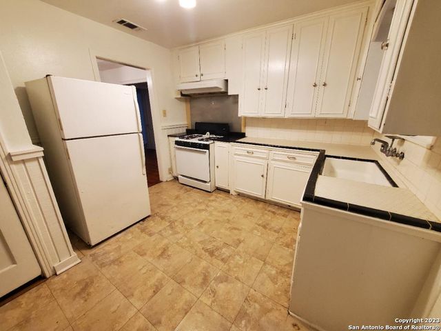 2607 W CRAIG PL, San Antonio, TX 78228