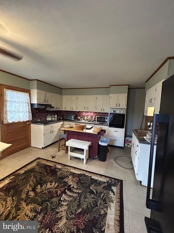 Image 15 of property listing at 734 N 2ND ST, Lykens, PA 17048