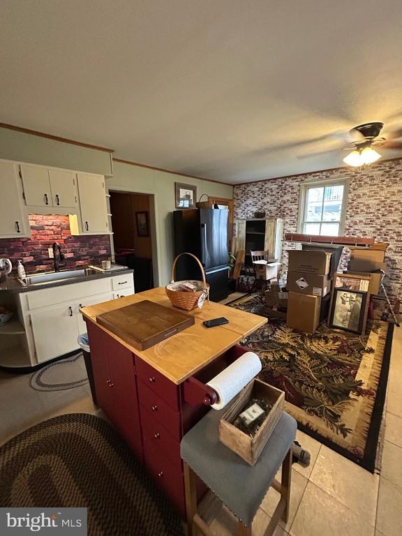 Image 16 of property listing at 734 N 2ND ST, Lykens, PA 17048