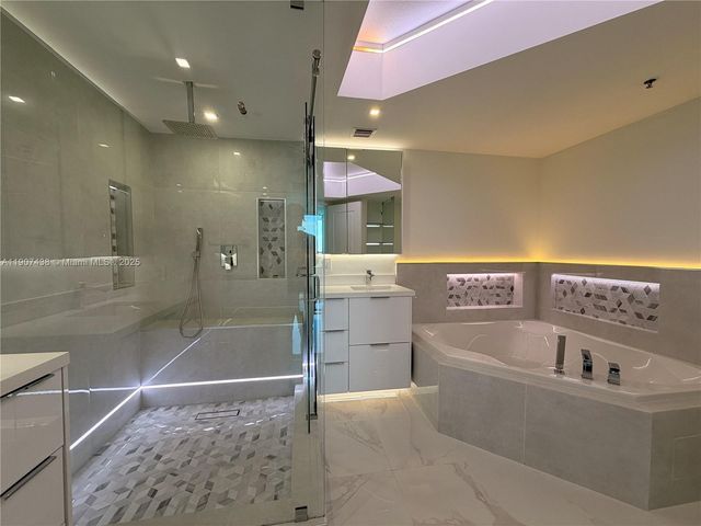 2641 N Flamingo Rd 2208N, Sunrise, FL 33323