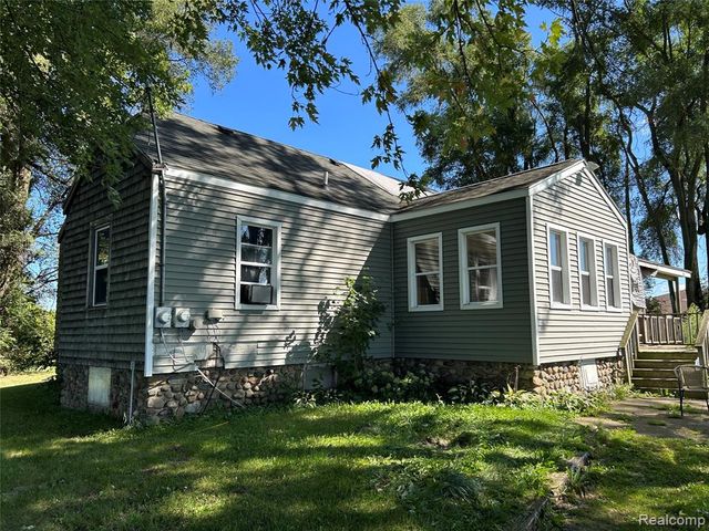 16465 Almont, Allenton, MI 48002