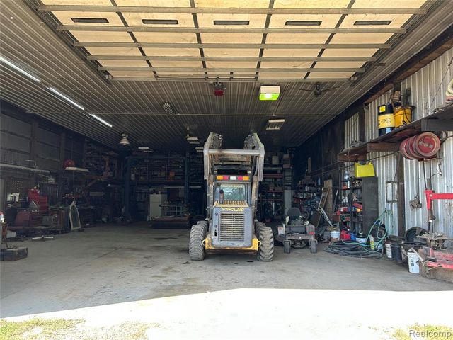 16465 Almont, Allenton, MI 48002