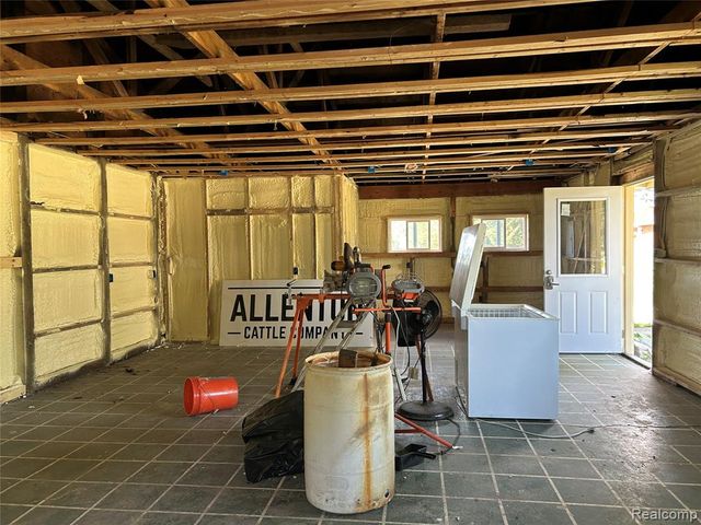 16465 Almont, Allenton, MI 48002